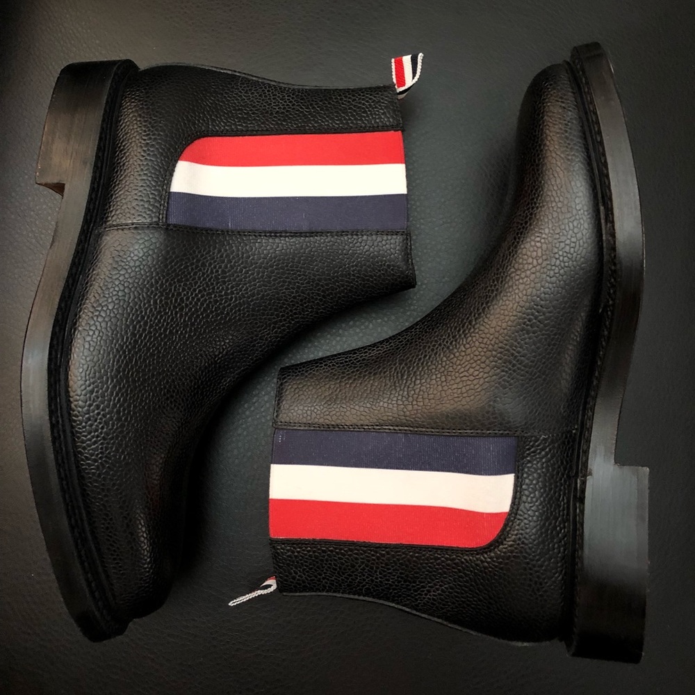 Pebbled Chelsea boots